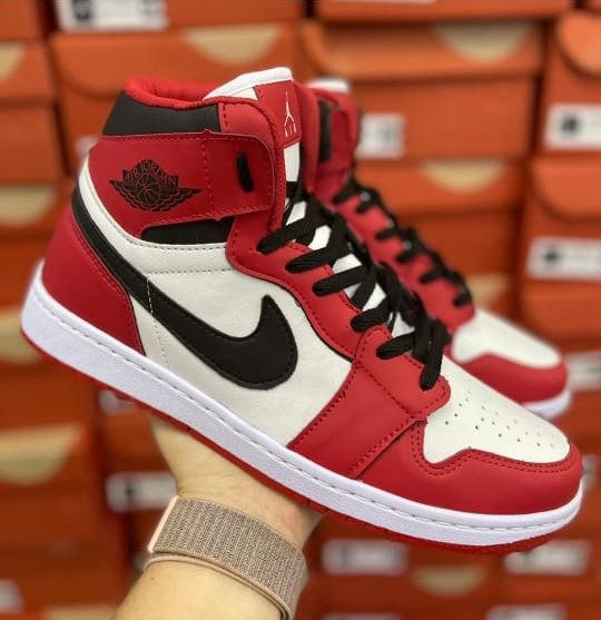 StoreCouto's tweet photo. ESSE CHAMA ATENÇÃO ONDE PASSA 🤑

NIKE JORDAN ✔️

🚊ENTREGAMOS EM DIVERSOS BAIRROS DO RIO 

📲 (21) 96569-8961 https://t.co/ieVEYkNNGA