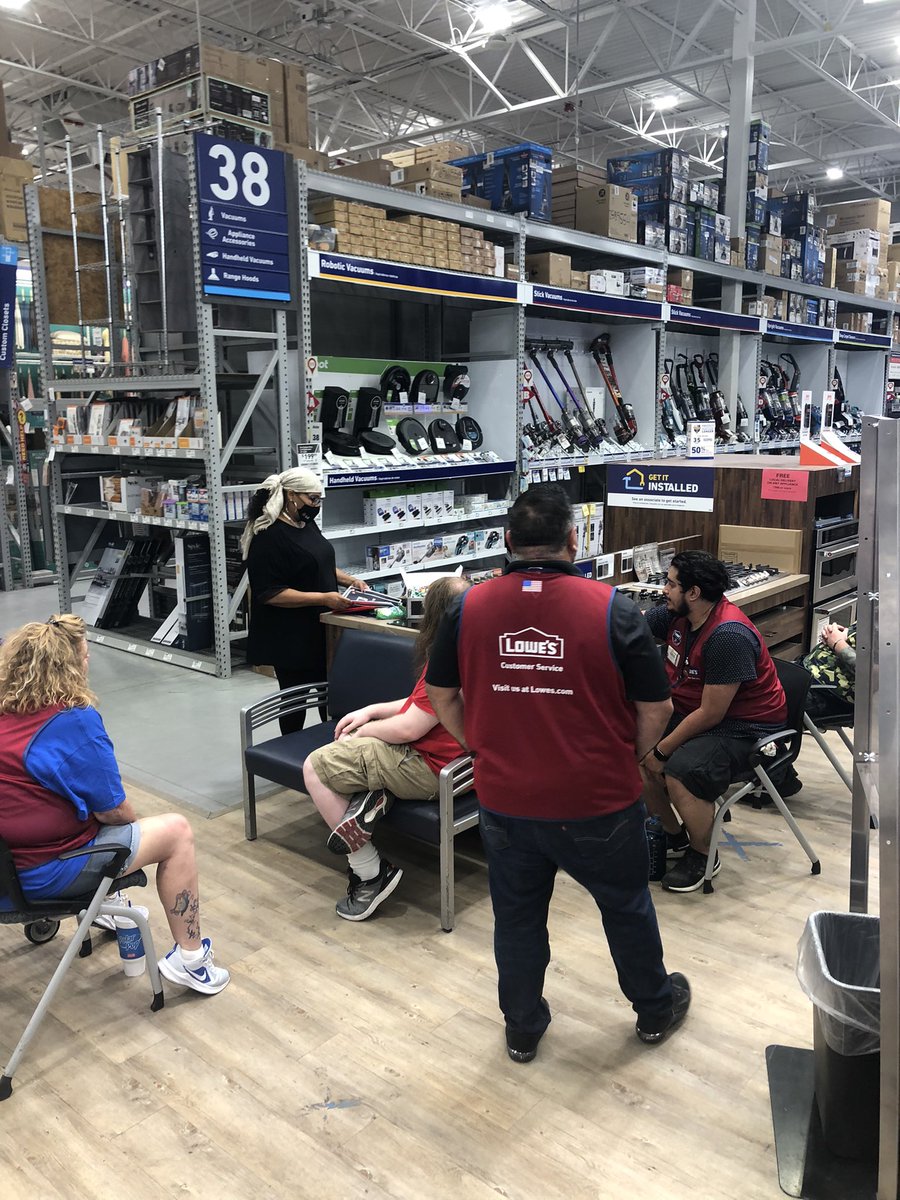 dantep_lowes's tweet photo. Awesome day here @lowes. Thank you Chandra with LG (Life’s Good) Appliances. She provided great product knowledge and gave awesome selling tips to the team #store2238. @LGUS @Chad_Sanders_ @JeffBeesing https://t.co/6bY2fA1S4A