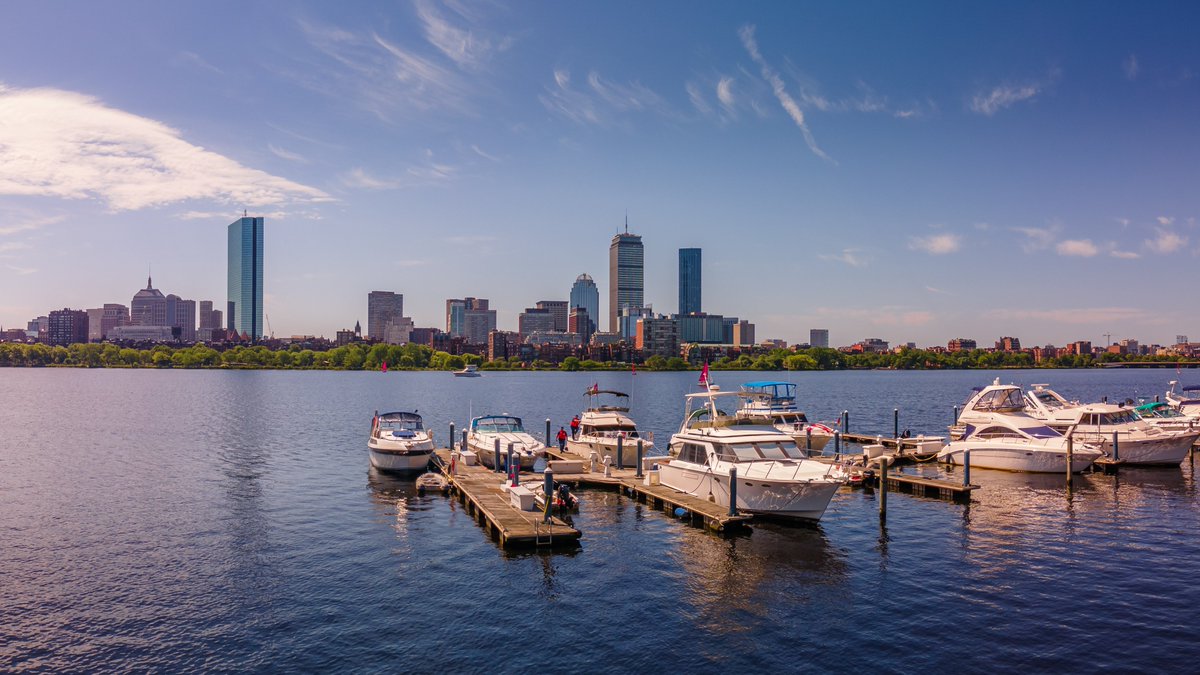 Sunday morning along the Charles River...

#architecture #architecture_greatshots  #urbanscape #landscape_capture #photographylove #bostonusa #bostonphotographer #citystreets #cityviews #cityhunter #igersboston #igtones #cityscapeboston