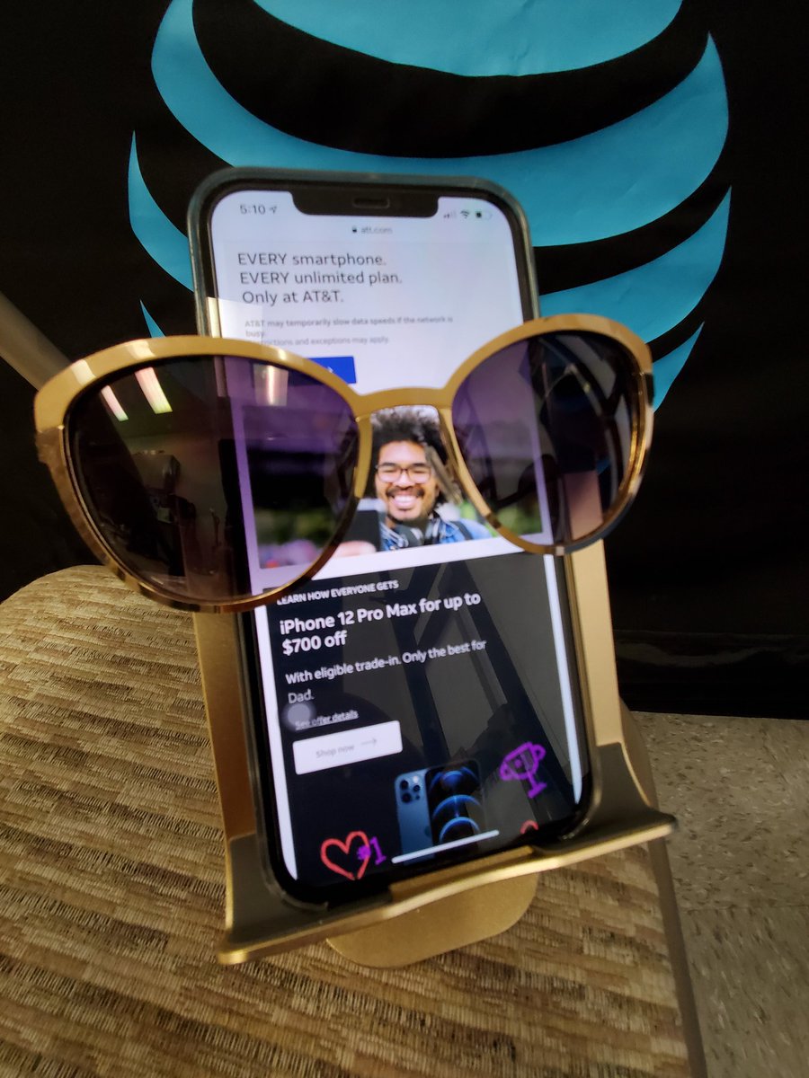 BrickyardUYW's tweet photo. #ATTBrickyard it's our first #technologytuesday and we got a joke! Why'd the iPhone wear glasses?
Because he lost all his CONTACTS #laughmore #stayconnected #funatwork #barracuda #GOAT https://t.co/gPV5F6PA2E