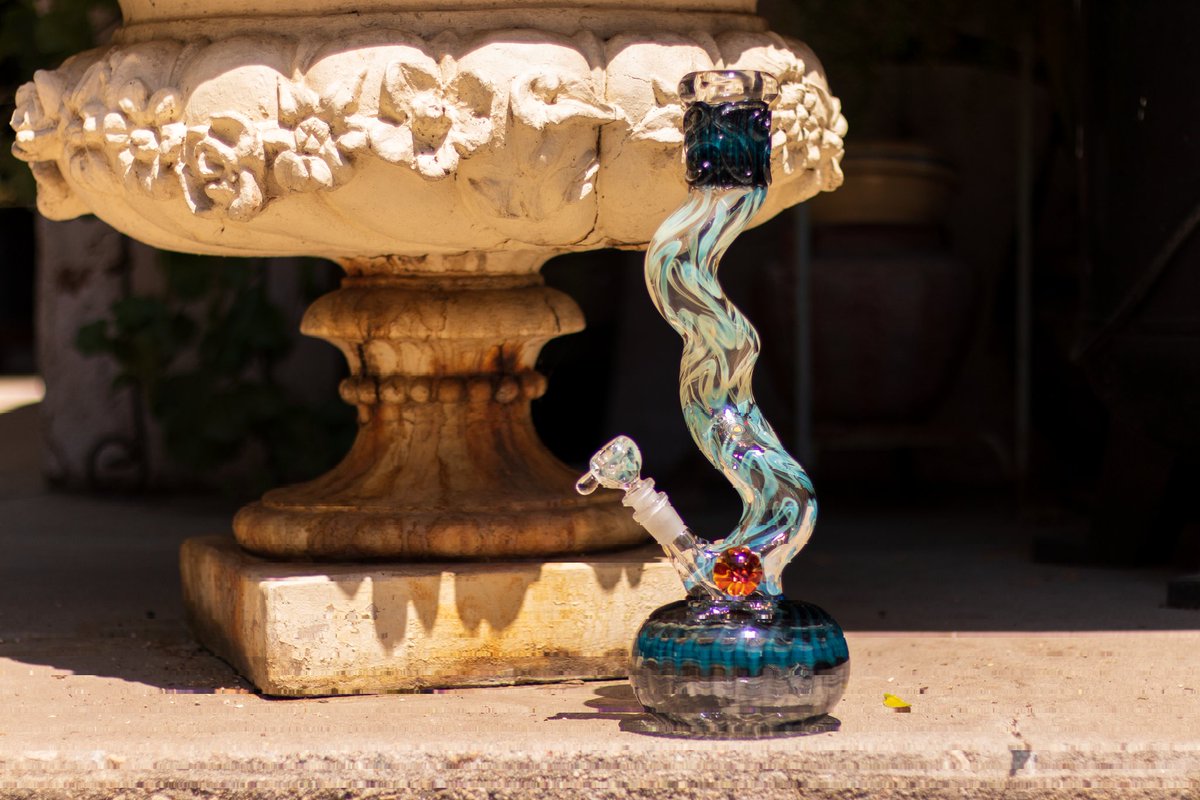 RoundGlassLA's tweet photo. Them curves tho 😍😍 #roundglass #RoundGlassArt #GlassArt #Glass #glasscomunity #glasspipes #glassartofig #glassofig #glassofinstagram #glassblowing #glassblower #glassporn #smokeshop #smokeshops #glass_of_ig #glassmarble #AmericanMadeGlass https://t.co/ibhnKZ3PER