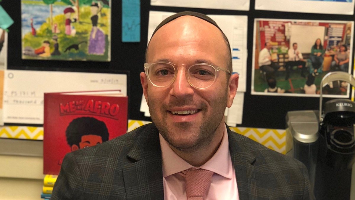 D16LEADS's tweet photo. Celebrating @Aharonschultz, LEAP ‘17, AP @phprepnyc today!“I believe that every person that enters this school understands that this building is home.” Full profile on our FB, IG and LI pages! @kristydelacruz @dimitrespantel2 @dnzararis https://t.co/I9EM6pjCdo