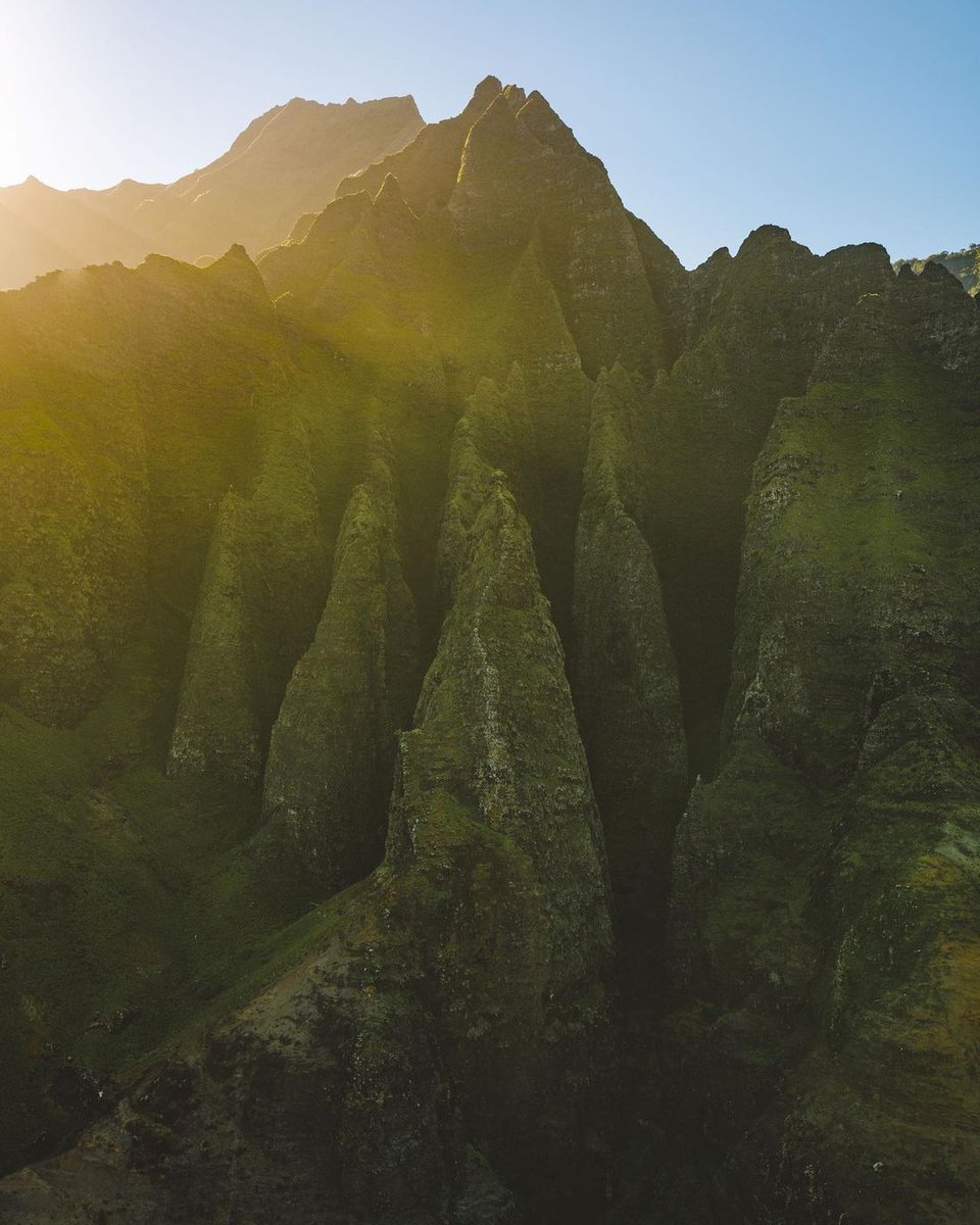 Beyond insane views of The Na’Pali spires by <a href="/chrisroams/">Chris Poplawski</a> 🥳

The formations almost seem fictional 😳  follow <a href="/chrisroams/">Chris Poplawski</a> for more!
.
.
.
.
#photooftheday  #chillbo #chilllife  #borntoroam #wildernessbabes #gophotography #outsideculture #hikingworldwide #simplyadventure
