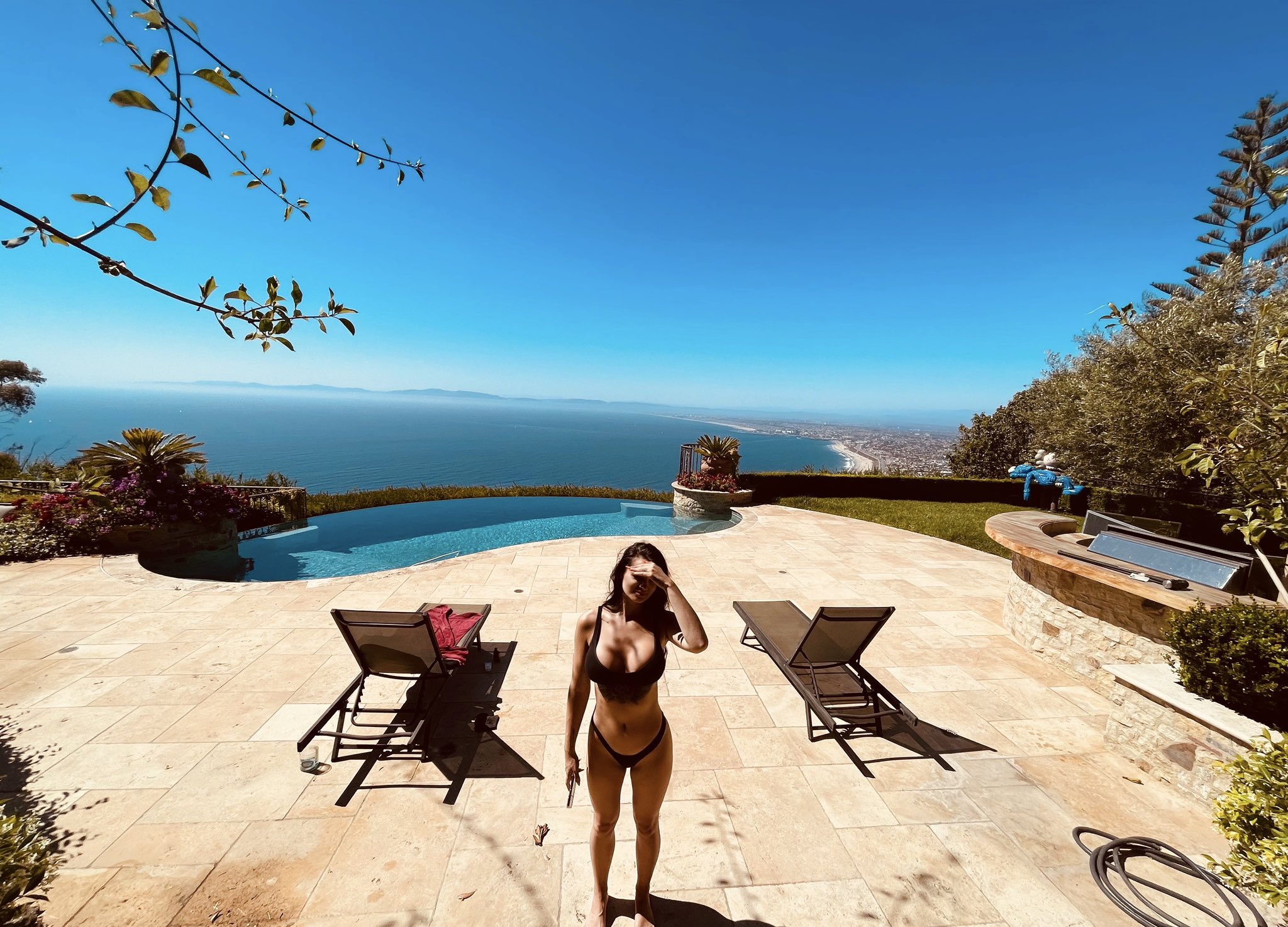 WWE Star Paige Gives Babe Alert In Her Latest Poolside Bikini Photos 2