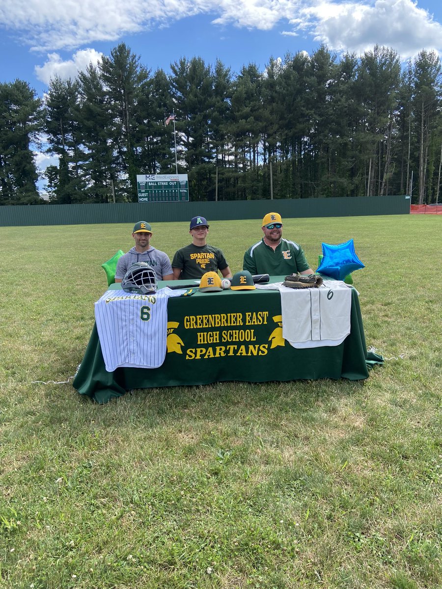 GEHSBASEBALL's tweet photo. Want to congratulate our 5 seniors that have signed to go on and play at the next level! @TSkidmore29 @noahhanna06 @zactrump3 @JordanMize2 and Caleb Thomas #SPARTA #SPARTANPRIDE https://t.co/wqHcELhCd5