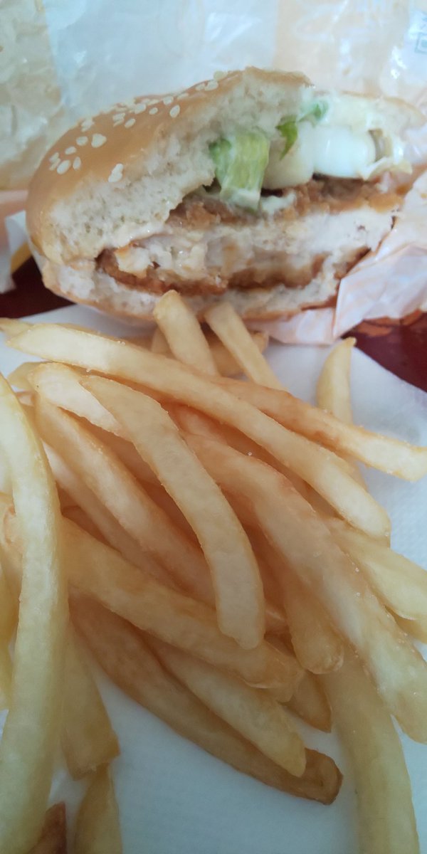 hanukekai's tweet photo. @McDonaldsJapan 私も食べました🍔
ごめんなさい、食べかけで汚ないね https://t.co/aeTzTvVp5G