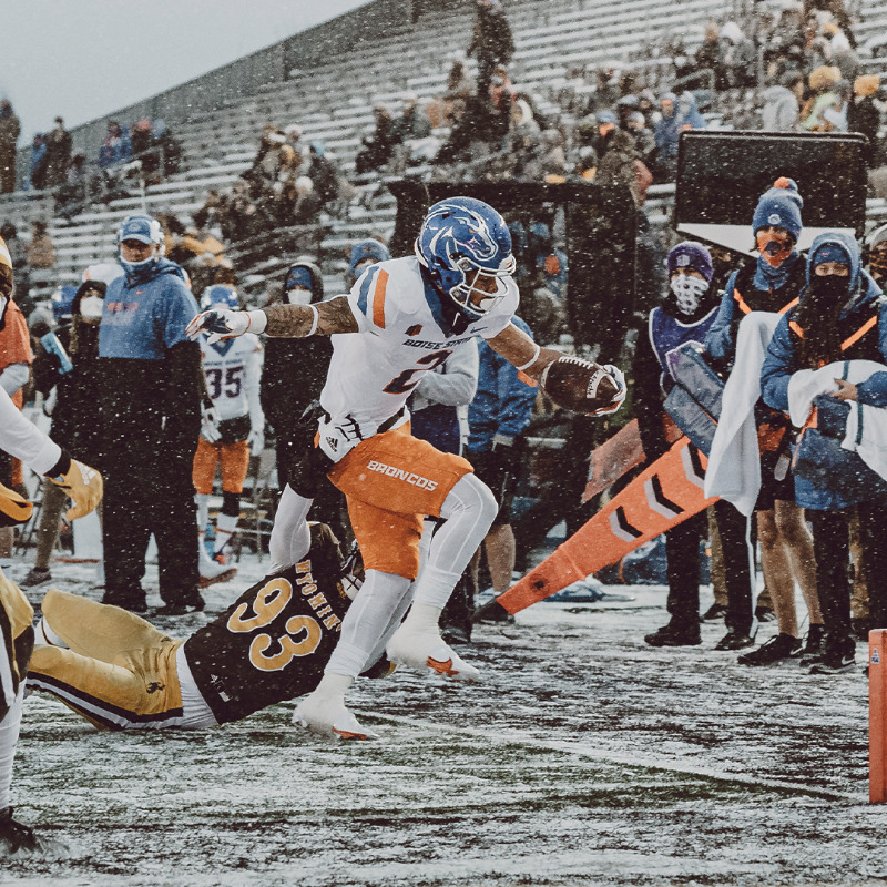 BroncoSportsFB's tweet photo. Congrats to our 5️⃣ Broncos earning Academic All-District Awards!

🏈 Kekaula Kaniho
🏈 @HarringtonDonte
🏈 @king_khalil2
🏈 @JoelV_46
🏈 @rdwhimpey