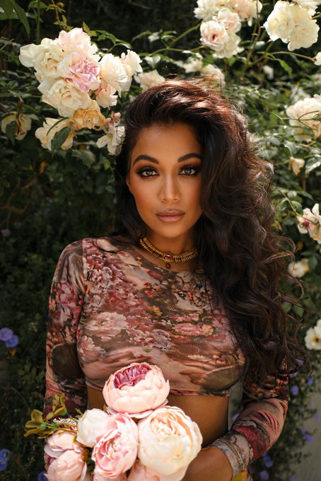 #roses are pink, violets are blue. I&rsquo;m really hungry so go buy me some food :) https://t.co/KNYPTbN7<a href="/tag/roses"class="tags">#roses</a>