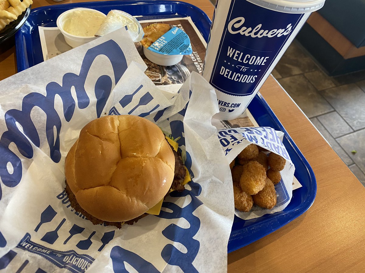 PupsterCA's tweet photo. Mmmmm....burger and fried cheese. *pages @OlDirtyMatian * #FatShep https://t.co/rSCPjrLfb3