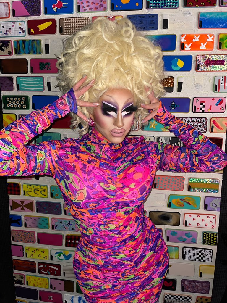 trixiemattel's tweet photo. hello whores https://t.co/nHG6TmHOMv