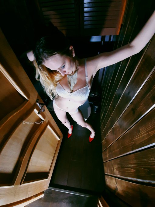 If I sent you a picture, would you rather be the first picture or the 2nd? And why?  I'm thinking I definitely<a href="/tag/gucci"class="tags"><span>#gucci</span></a>