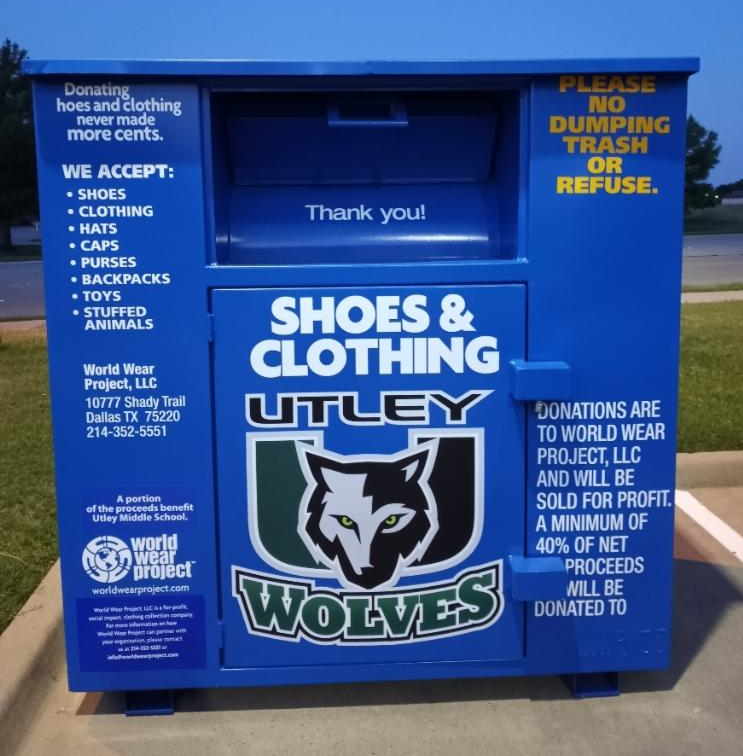 WorldWearProj's tweet photo. There's a new fundraising tool on campus @utleywolves. That blue bin on campus is so you can donate gently worn shoes and clothing and other items into it. The school's paid by the pound for every pound you donate. Support your kids, teachers and school today! https://t.co/oiUdH2bchF