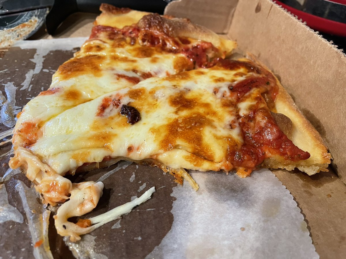 Mineo’s 😋😋<a href="/JohnSembrat/">John Sembrat</a> @PACCM_fellows #pittsburgh #squirrelhill #pizzapie #ThisIsPACCM