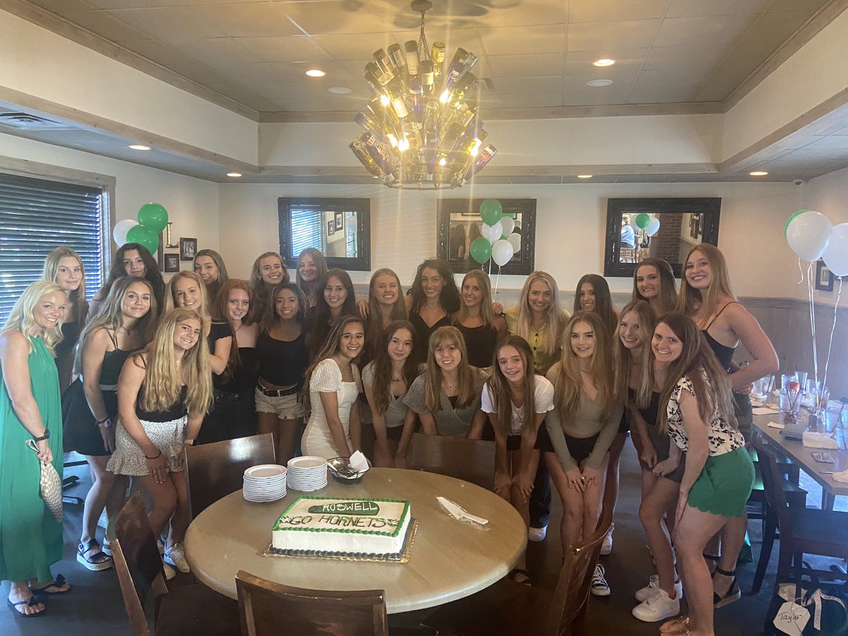 Loved rocking our green, black, and white tonight at our team dinner after choreo camp tonight! 💚🤍🖤