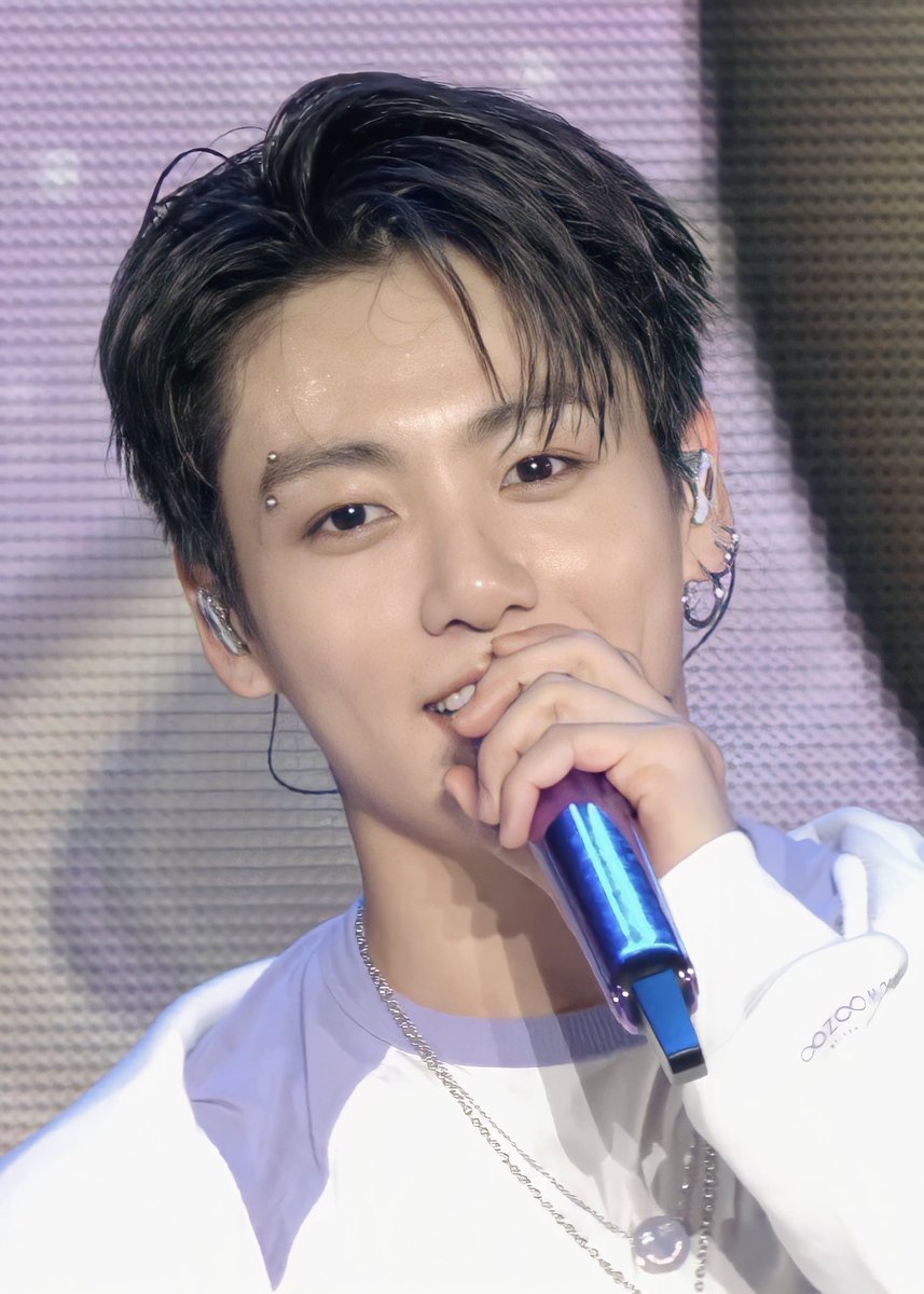 Carolin41131624's tweet photo. Jungkook en el Muster es algo que nunca voy a superar❤
#PremiosMTVMIAW
#MTVLAFANDOMARMY
#MTVLAKPOPBTS @BTS_twt https://t.co/KTPfZT2qoY