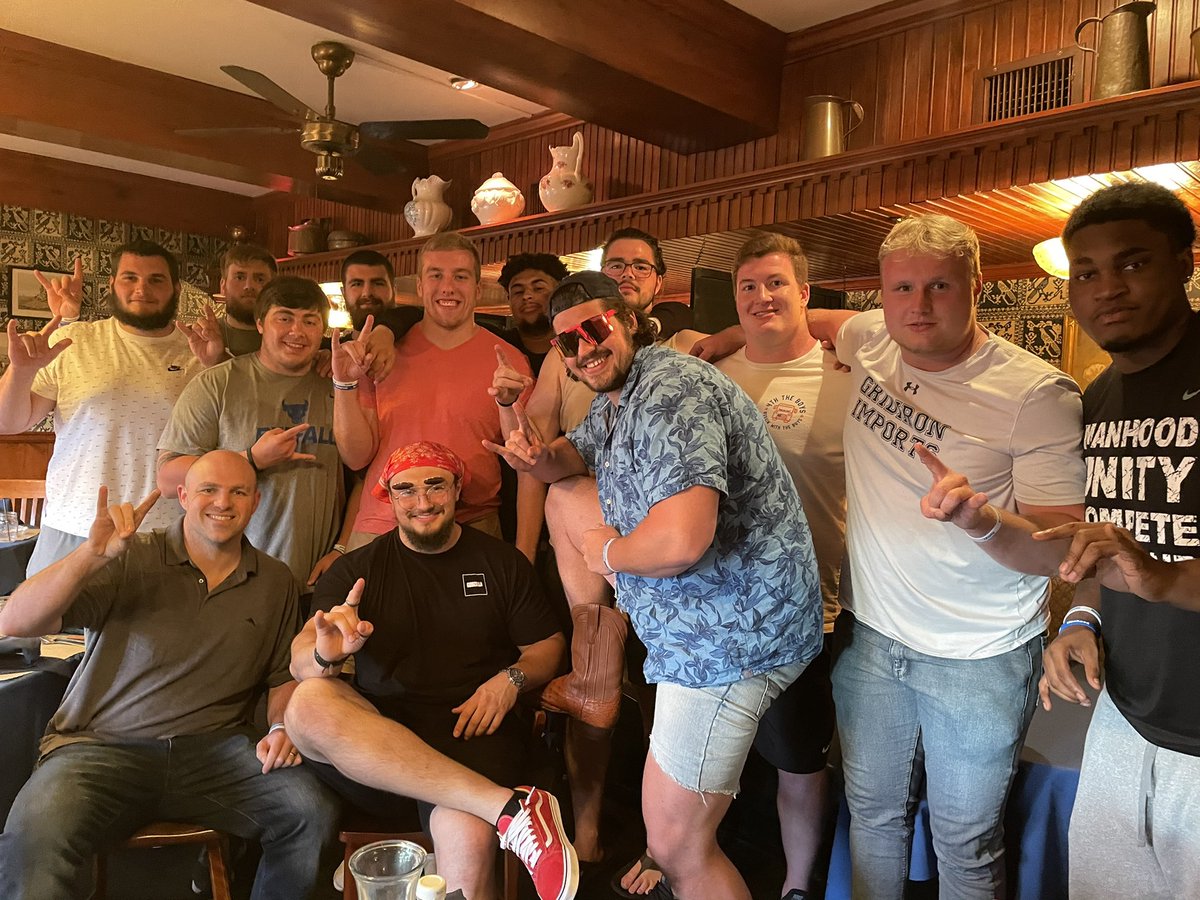 When <a href="/CoachMo15/">Coach Mo</a> gives the OL group a night out on the town these guys know how to dress... and put some food away #BuffaloSizedBonds. Great Opportunity to spend quality time with my new group! #UBHornsUp