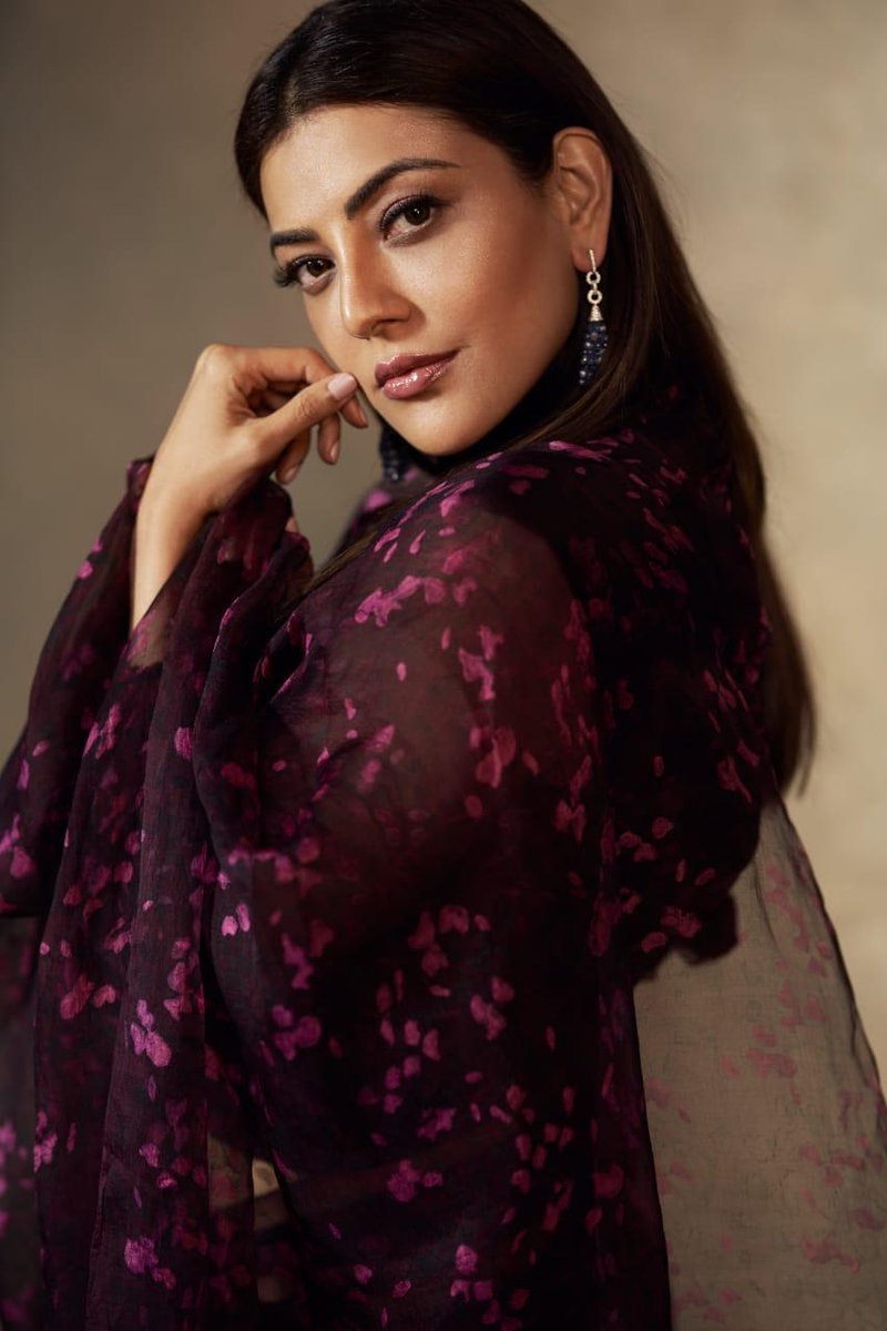 #KajalAggarwal to play titular role in ‘Uma’ directed by Tathagata Singha, produced by @G_Avishek (AVMA Media) and @Mantraraj27 (Miraj Group). Rest of the cast to be announced soon. Shoot to begin after lockdown ends following all covid protocols @MsKajalAggarwal