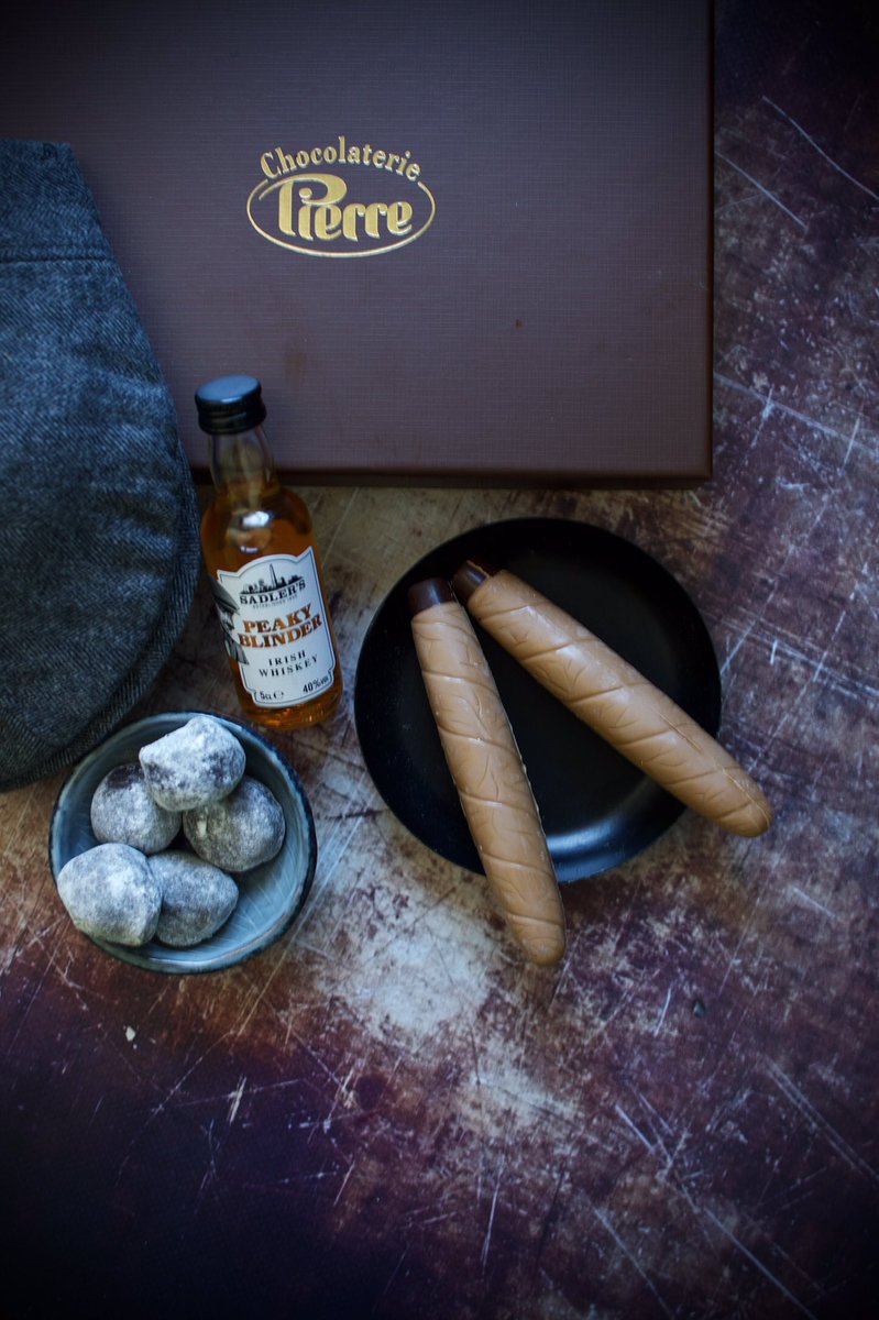 We zijn druk bezig met de voorbereidingen voor Vaderdag. 
Zojuist hebben we een aantal nieuwe pakketten toegevoegd aan onze webshop! Oa dit leuke peaky blinder pakket. 
Neem jij alvast een kijkje? 

#vadersdag #20juni #20junivaderdag #vaderdagcadeau #cadeaubijoux