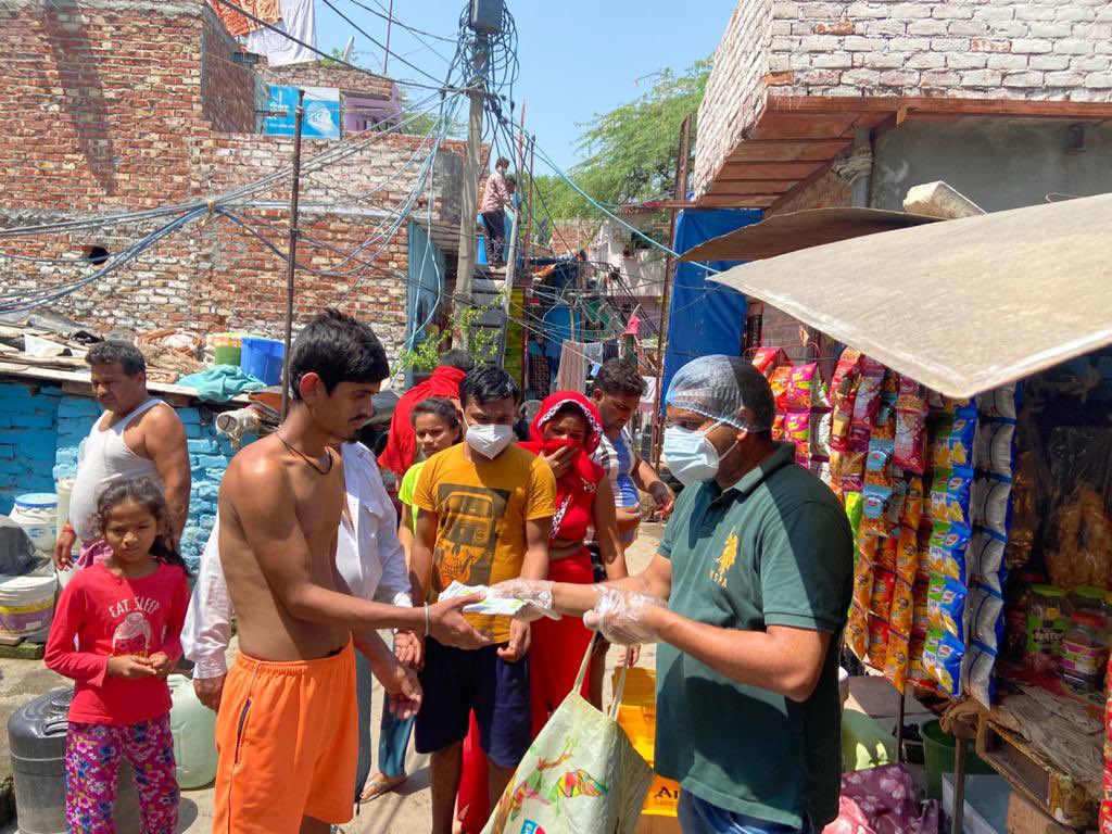 CopChamber's tweet photo. Covid era/Serving society/#Task24
#Day-18 (02.06.2021) Dasghara, Inderpuri, Delhi 

We may have been able to contain the Corona virus as of now. But, a long term security needs proper hygiene and safety measures to be taken continuously. https://t.co/T79eoUsmfd