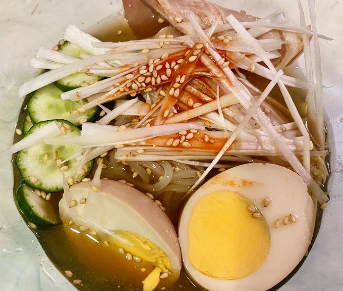 昼ご飯は盛岡冷麺作りました😊😊

ピリ辛で美味しかった〜(๑'ڡ`๑)✨ 