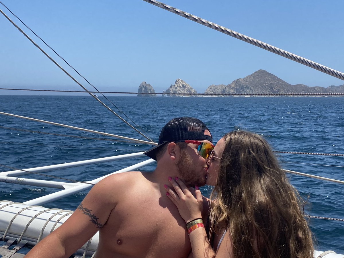 dthomps410's tweet photo. Cabo was a much needed trip 🤘🏻and my date sheeeeeeesh😍 https://t.co/Z0GPPhBvZx