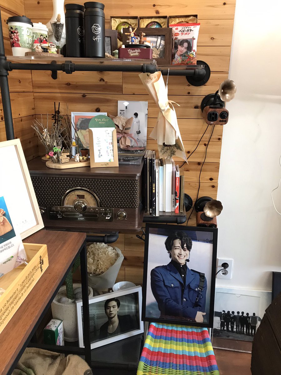 casebeun's tweet image. Estoy más feliz que la ctm 💖🥲 los papás de Jaebeom son ultra amables y todo el rato se acercaron a conversar conmigo, pese a que no hablo bien coreano. Yogurbara es muy bonito 😭 y el yogurt es demasiado rico, Jaebeom was not lying 😭