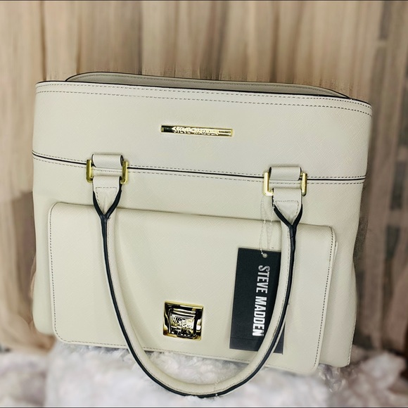 Timelesspeony's tweet photo. So good I had to share! Check out all the items I'm loving on @Poshmarkapp #poshmark #fashion #style #shopmycloset #stevemadden: https://t.co/ZSlK03ptzz https://t.co/Fyitzv5t7d