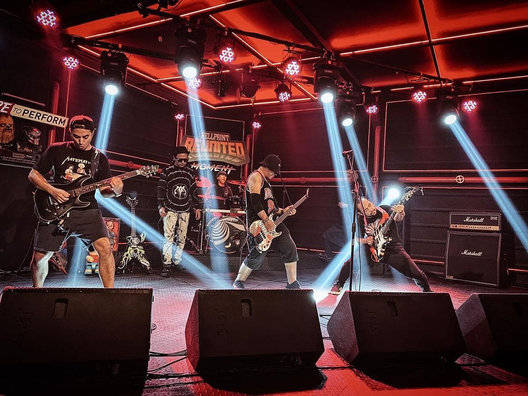 PAS Band (@pasbandofficial) on Twitter photo kolaborasi kami bareng <a href="/R_intelijen/">rahasiaintelijen</a> untuk <a href="/hellprint/">HELLPRINT FESTIVAL</a> festival persembahan <a href="/SuperMusic_ID/">SUPERMUSIC</a>.
➡️youtu.be/-G149-9v7Xg
📷 <a href="/winkywiryawan/">Winky Wiryawan</a> kolaborasi kami bareng <a href="/R_intelijen/">rahasiaintelijen</a> untuk <a href="/hellprint/">HELLPRINT FESTIVAL</a> festival persembahan <a href="/SuperMusic_ID/">SUPERMUSIC</a>.
➡️youtu.be/-G149-9v7Xg
📷 <a href="/winkywiryawan/">Winky Wiryawan</a>