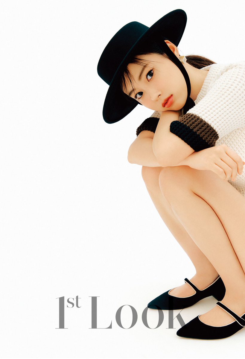 언제 어디서나, 무슨 상황이든, 어떤 위치에 있든, 다정한 사람이 되고 싶다는 마음을 가진 사람. #아이즈원 활동을 마치고 홀로 서서 새로운 이야기를 써가는 #강혜원 을 만났습니다. 새로운 모습으로 찾아온 강혜원 화보와 인터뷰 전문은 #퍼스트룩 220호에서 확인하세요.

#1stLook #Hyewon #IZONE