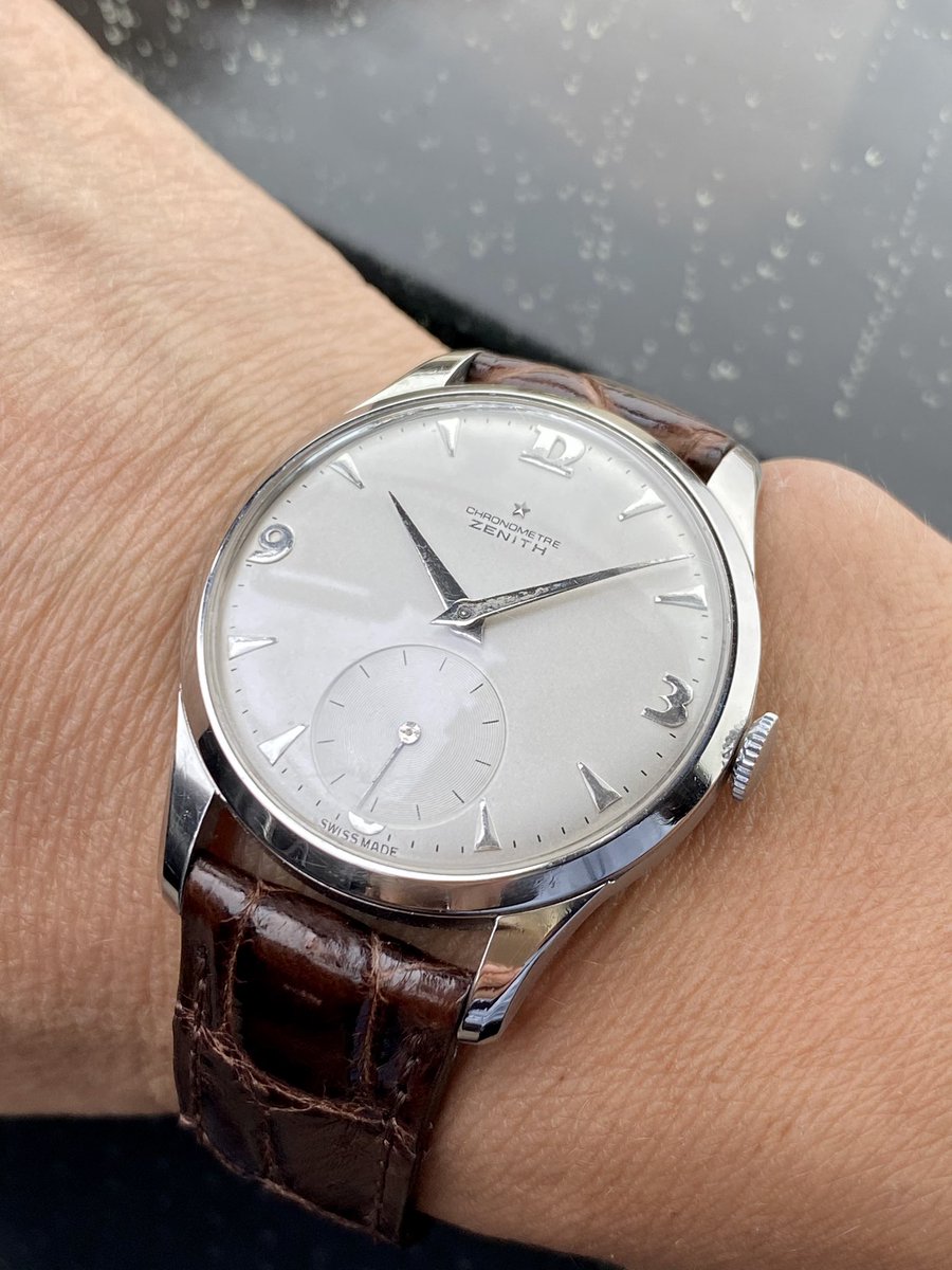 TiHAUKPA8BJmVPJ's tweet photo. ZENITH CHRONOMETRE cal.135

ゼニス3本目
もうありません。笑

cal.135  は希少と聞きますが市場では結構な数を見ます。

手巻き感、最高です。

私はロービートが好き。と再認識する時計。

#ZENITH #cal135

10時8分30秒 https://t.co/AoFx2U4Z96