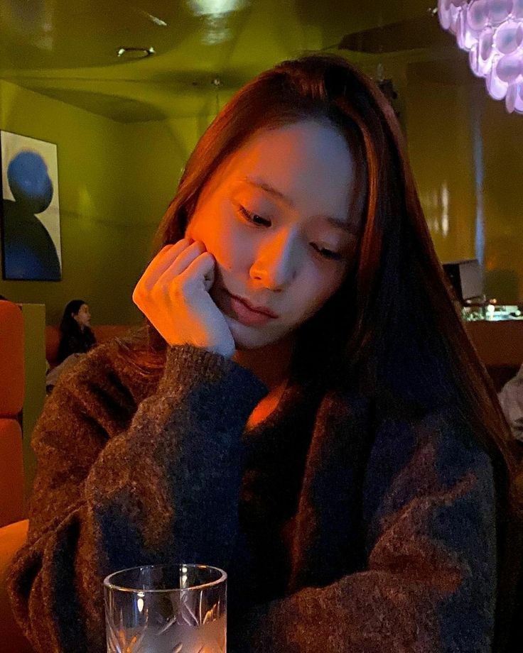 iconicbareface's tweet photo. 90. f(x) Krystal https://t.co/ixkDGnJ0j6