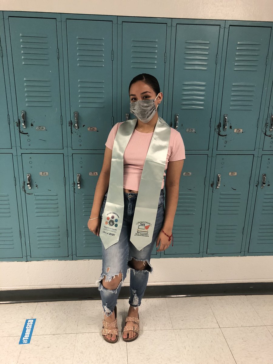 bbau_SHS's tweet photo. ACE Seniors have been stopping by to pick up their TAFE Stoles. These students have worked hard and completed over 150 hours of community service! Congratulations class of 2021! @MHaggerty_SHS 
#Classof2021 #TeamSISD https://t.co/NQNdhCwDZt