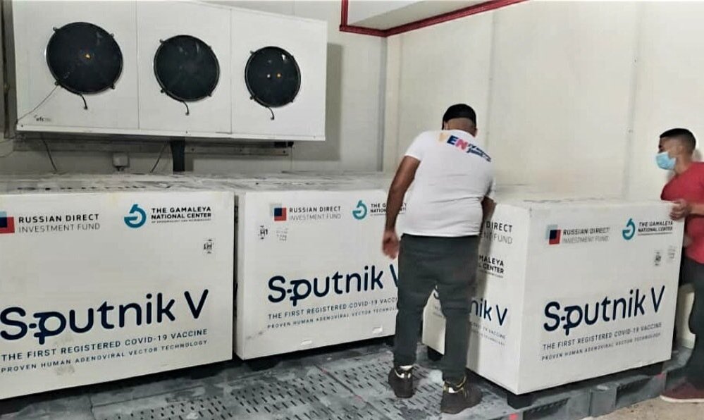 moiises2's tweet photo. #EnFotos📸| Más de 65 mil dosis de Sputnik V y 128 mil vacunas Vero Cell Sinopharm llegaron al estado Zulia, a propósito del Plan Masivo de Vacunación contra la covid-19 impulsado por Presidente @NicolasMaduro y gobernador @OmarPrietoGob, informó @zuliaseguro.

#InvenciblesHoy https://t.co/onVakQjYDi