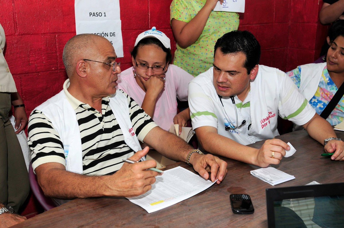 Hace 10 años en las comunidades agrícolas salvadoreñas, se inició la proyección comunitaria de la especialidad de Nefrología y  entrenamiento simultáneo de médicos generales. Los pacientes  diagnosticados de #ERC en las investigaciones fueron incorporados a los servicios de salud