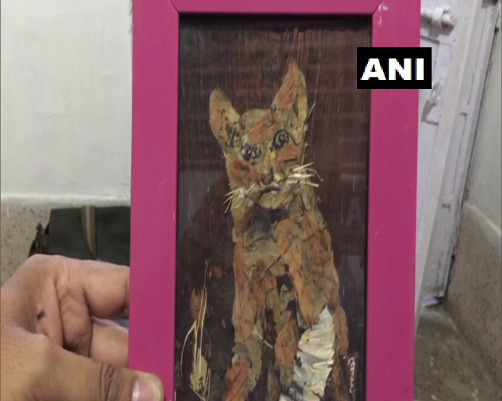 ANI's tweet photo. Madhya Pradesh: A man in Jabalpur makes organic pieces of artwork using dry flowers, tree leaves &amp; tree bark 

"I've done research on techniques for drying flowers &amp; leaves to get a particular colour. I use palm tree bark as canvas after processing it," says Vasant Kumar (03.06) https://t.co/4mEAAyJLA1
