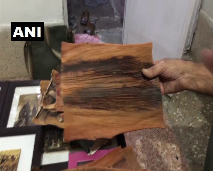 ANI's tweet photo. Madhya Pradesh: A man in Jabalpur makes organic pieces of artwork using dry flowers, tree leaves &amp; tree bark 

"I've done research on techniques for drying flowers &amp; leaves to get a particular colour. I use palm tree bark as canvas after processing it," says Vasant Kumar (03.06) https://t.co/4mEAAyJLA1