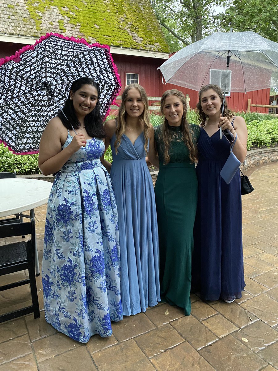 An absolutely gorgeous evening for the seniors at the <a href="/ElmwoodParkZoo/">Elmwood Park Zoo</a> #prom