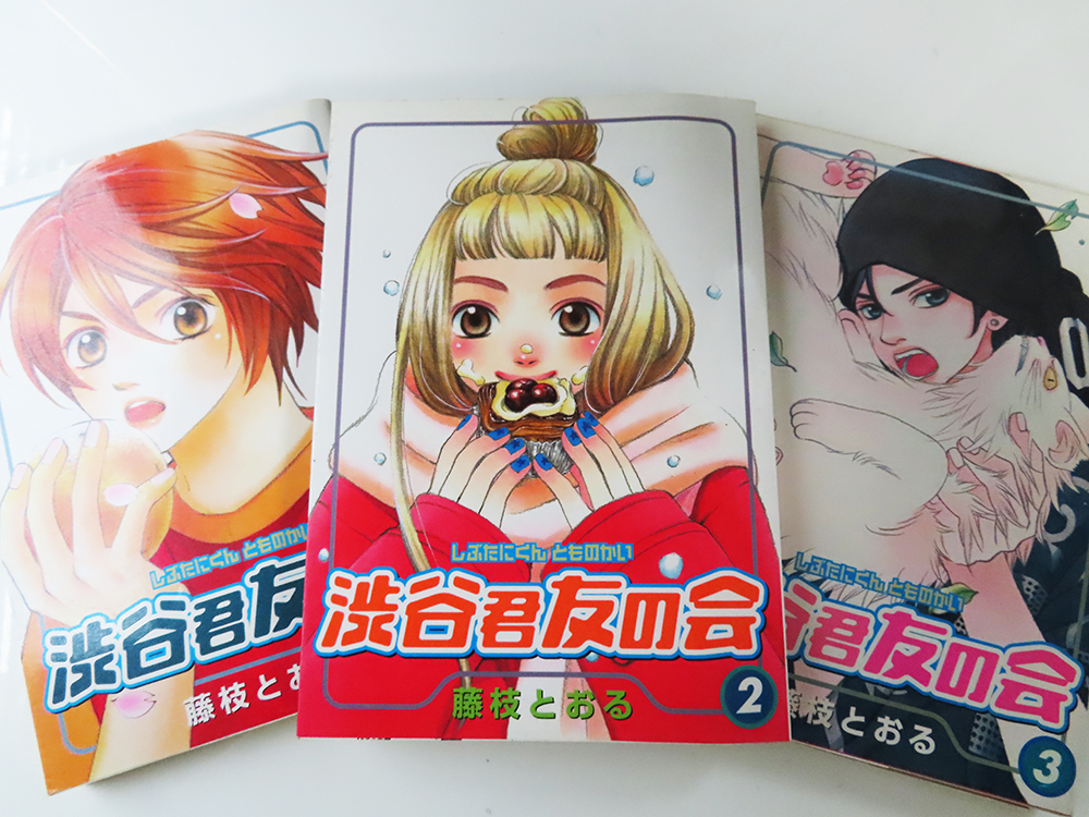 昔ステンシルという雑誌で連載していた「渋谷君友の会」という漫画が各電子書籍で本日から販売されております!全6巻。20年前の漫画なのですがよかったら…!家事万能高校生が謎の同居生活をする話らしいです…! https://t.co/u0HXjexQLW 