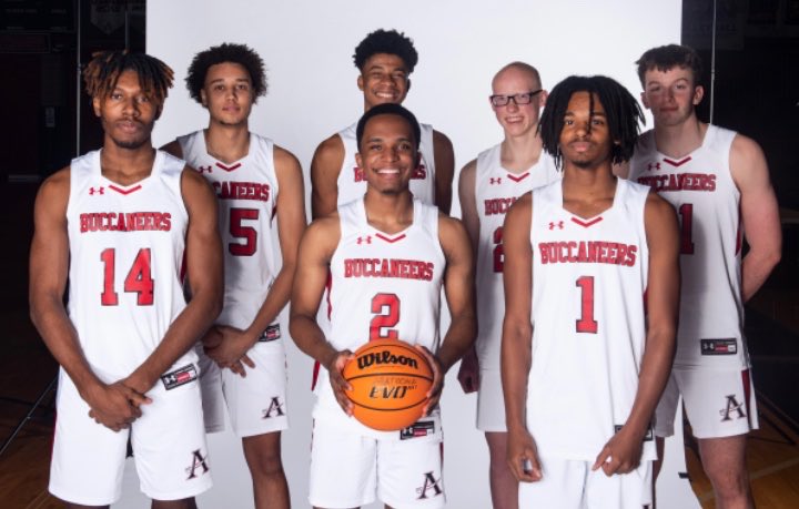 Toona_Recruits's tweet photo. Congratulations to the class of 2021. A very special group of young people who will most certainly be missed. Your resilience in the face on uncertainty was awe-inspiring and inspirational. Not pictured: Bria Rodney. Best of luck to you all!!! p.c. ⁦@ChrysMoorePhoto⁩ https://t.co/A0dgRq4PDB