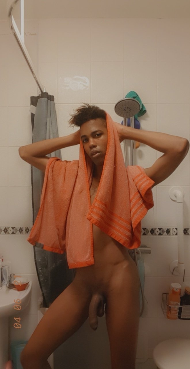 Night night shower https://t.co/R8XVBKqyIe