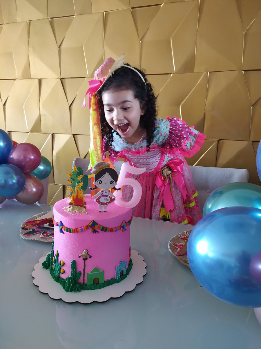 italaanddrade's tweet photo. Hoje dia do aniversário da minha princesa voltei ao Twitter.

Agora ninguém segura a minha língua 👅 https://t.co/NZPoXZzfWp