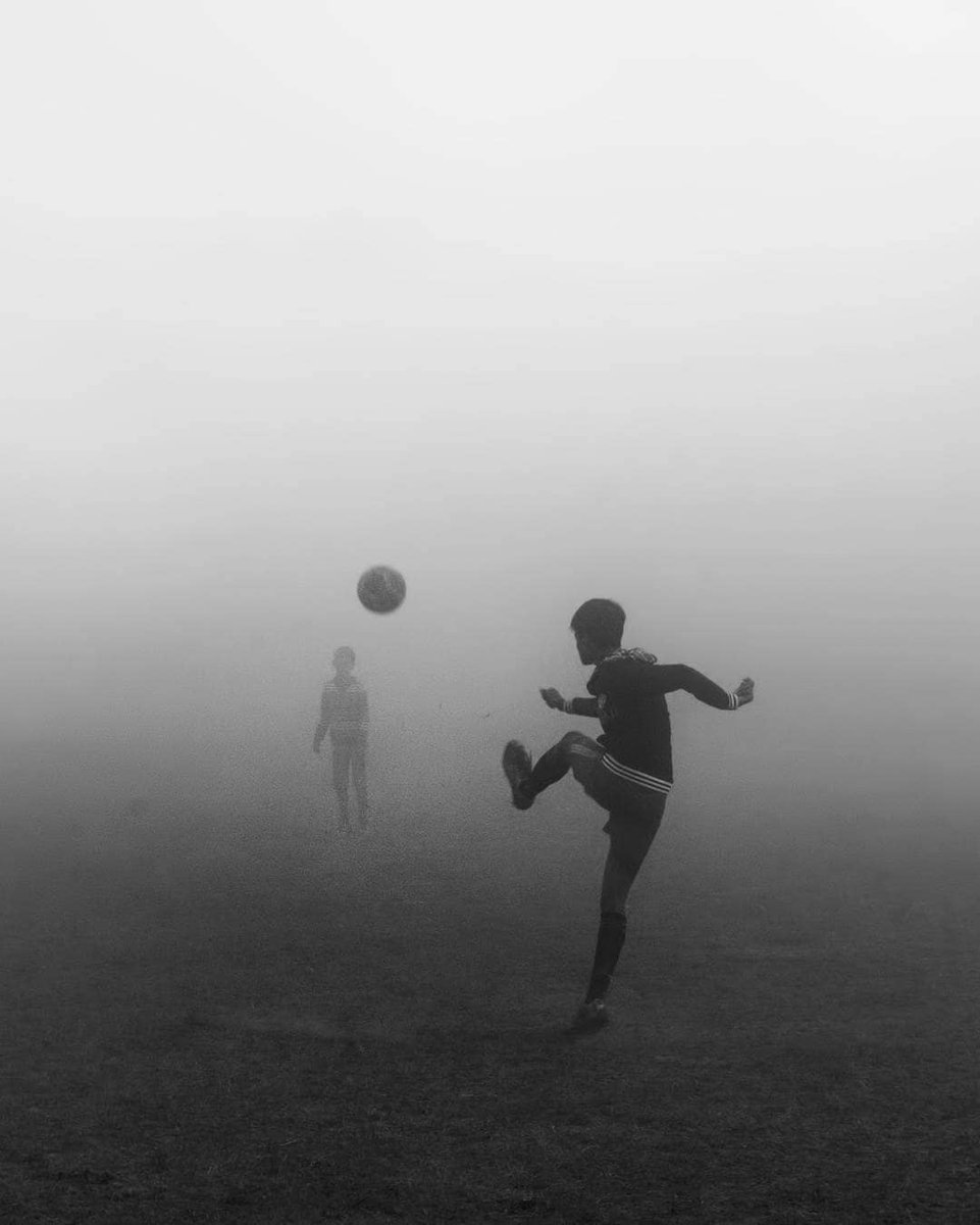 planetluxe's tweet image. 'The hardest step
we all must take
is to blindly trust
in who we are.' 
.
by @atticuspoetry
📷 @subhashis_halder
#capturethis #perspective #photographycapture #soccer #soccerinthedark #dusk #foggydays #interpretation #artluxe #luxeliving #designideas #weekendinspiration