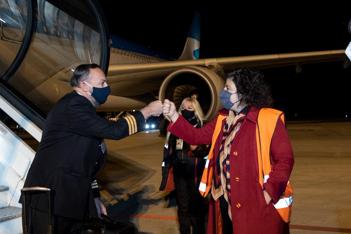 carlavizzotti's tweet photo. Estuvimos en Ezeiza para recibir otras 818.150 Sputik V desde Moscú, con este envío ya contamos con más de 18.400.000 dosis.

Sabemos de las esperanzas y alegrías que llegan con cada vacuna.

Y por eso trabajamos, con el foco puesto en la salud de las argentinas y los argentinos. https://t.co/VvBzt40WDG