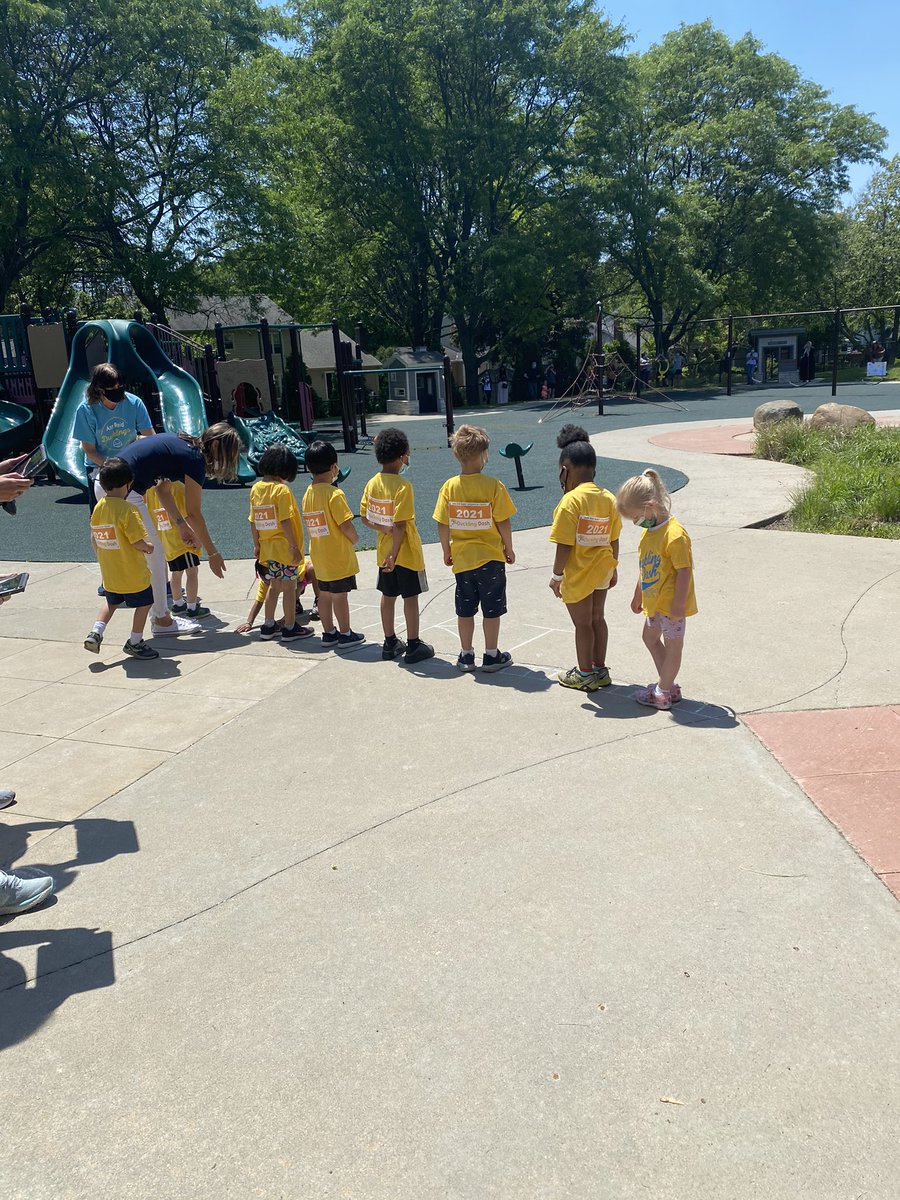 LarnoldArecc's tweet photo. So proud of our student today! Way to go, ducklings! #annreidducks #ducklingdash2021 https://t.co/rpiGFxFTkB