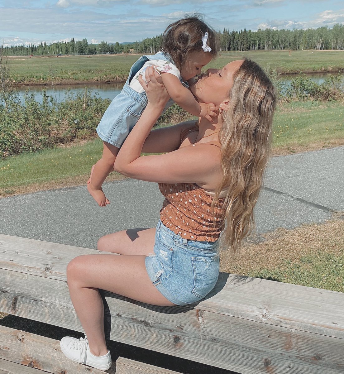 chloeforemann's tweet photo. my cute lil sidekick 🐒🤍 https://t.co/J5gMRlou8S
