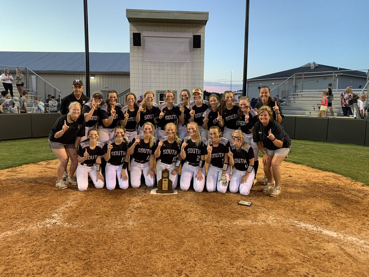 SWSoftball's tweet photo. SPARTANS are your 14th District CHAMPIONS‼️🥎🥎
11-1 WIN over Warren East in 5 innings! 

Congrats to our All District Team:
Selynna @MetcalfeSelynna 
Caroline @PitcockCaroline 
Carrie @carrieenlow06
Emily @Emilysuz10 &amp; Tournament MVP

Also congrats to our All Academic Team! https://t.co/x2rUisDExg