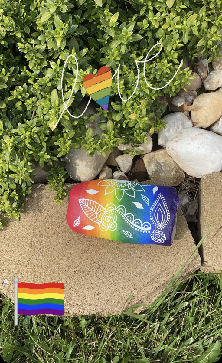 GooneyKaren's tweet photo. All for love and love for all! #HappyPrideMonth                       ❤️🧡💛💚💙💜 https://t.co/MM06Kb51Oe