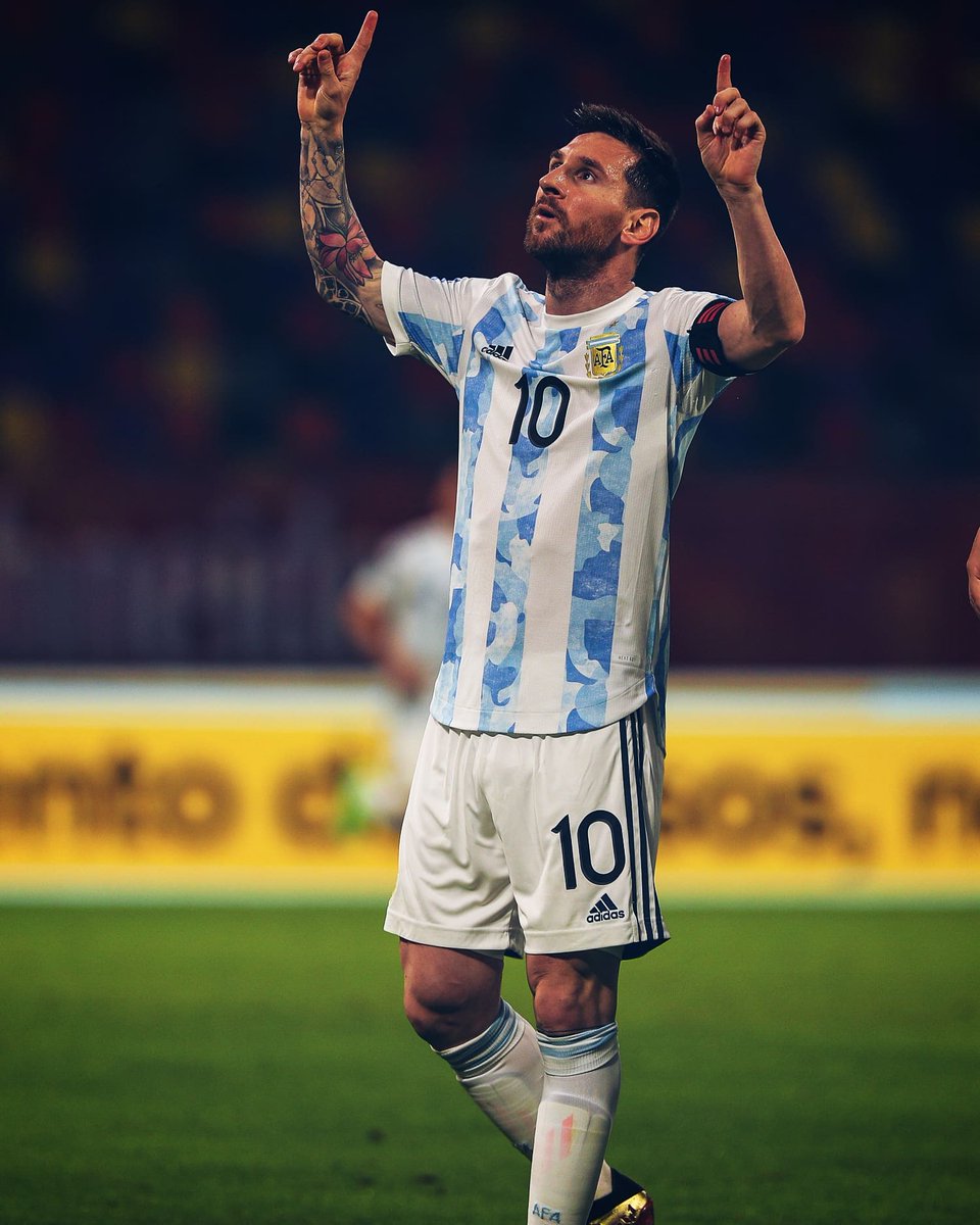 Messismo10's tweet photo. Empezó junio nomás. 

Vamos Leo y @Argentina 🙏🏻 https://t.co/7IWUPH2ITA