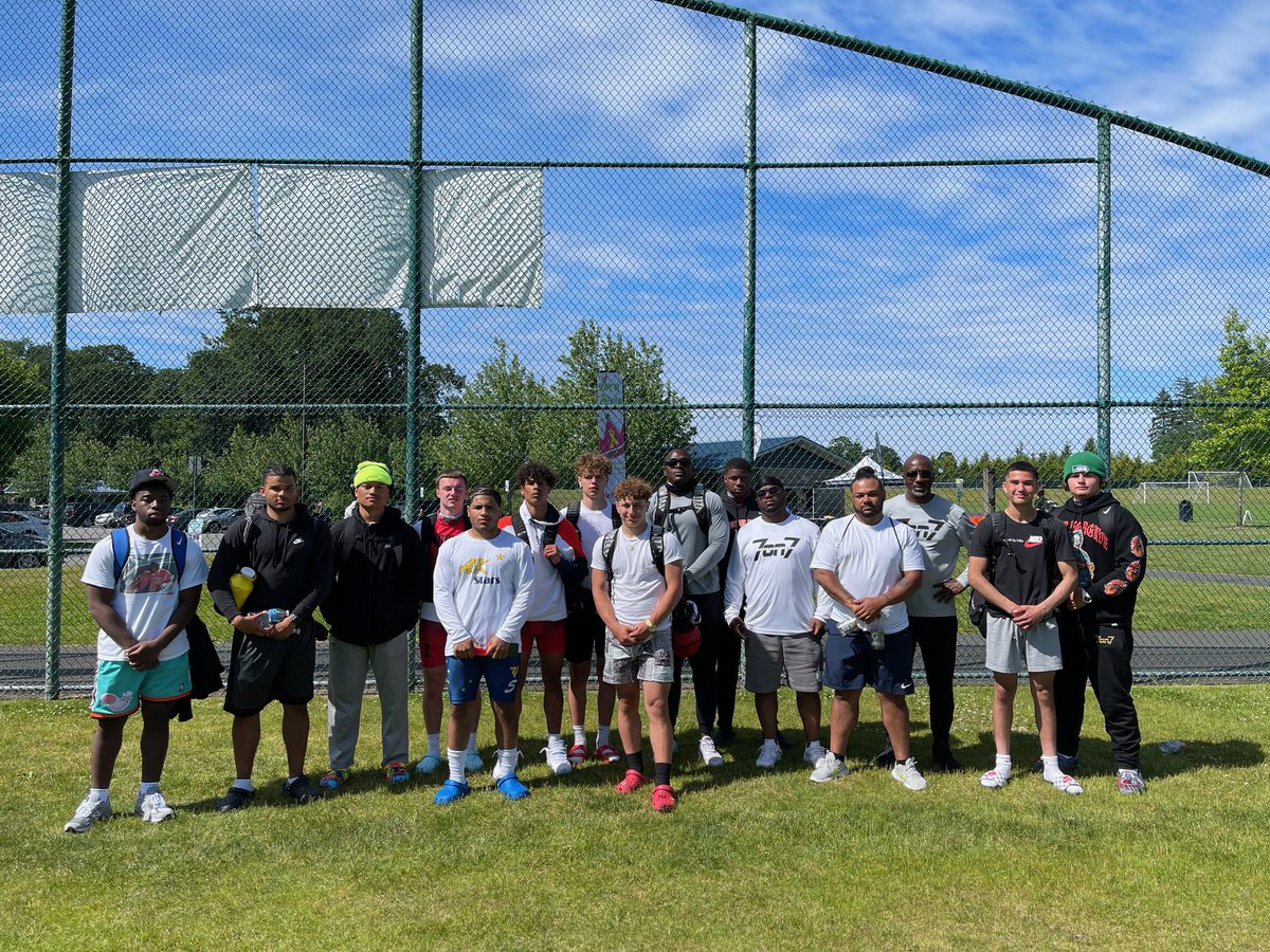 Not everyone, a few of the Dawgs from the ❄️ who brought all the 💨! Even though it was hot our Athletes brought a chill factor. <a href="/C_Oakes_9/">Cody Oakes | 🏈</a> had them living lavish and locked in! Even me pick the right mentors! <a href="/TaylorBarton12/">Taylor Barton</a> you spoke facts rock with us or get rolled over!