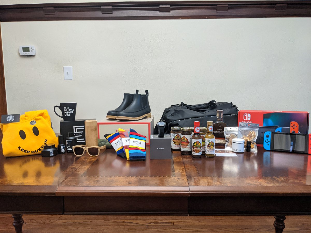 CaseP's tweet photo. ICYMI, I shared a #FathersDay gift guide with @BenMulroney on @CTVToronto's @YourMorning, with product from ten different brands including six Black-owned businesses! I'm happy that I was able to do even a little bit for my community and hope to do more!

https://t.co/7GxRavsSUa https://t.co/4Q4VB7hU9n
